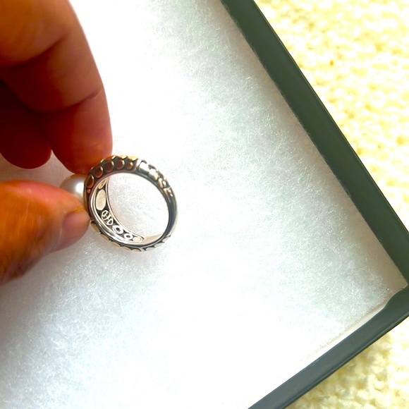 Like new John Hardy Women's White Dot Gold & Silver Pearl Ring - Picture 4 of 6